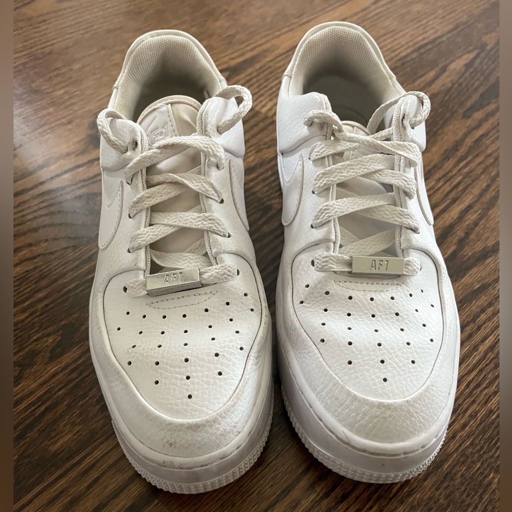 Nike Air Force’s Sage Lows - Women’s 7.5